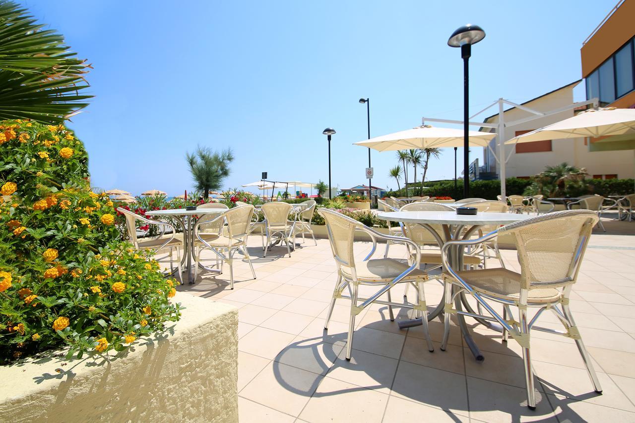 Hotel Caravel Marotta Exterior photo
