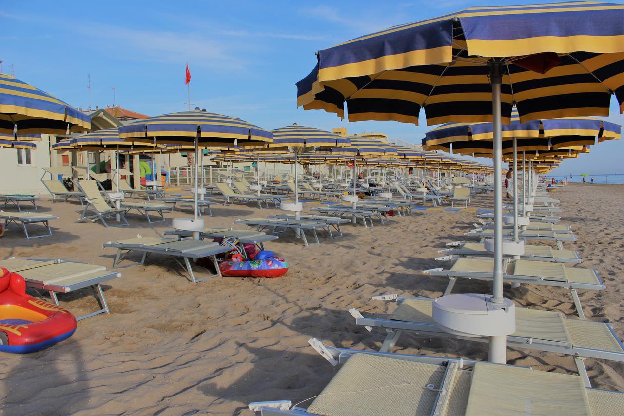Hotel Caravel Marotta Exterior photo